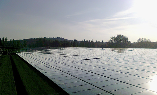 <p>
</p>

<p>
Freiflächenanlagen dominieren den Solarmarkt im größten Land der Erde. Dachanlagen oder gar Eigenverbrauch werden erst in einigen Jahren eine Rolle spielen.
</p> - © Foto: Power Clouds

