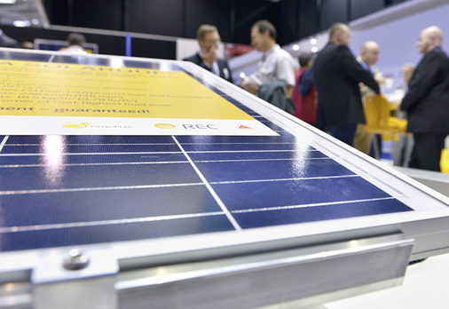 <p>
Der skandinavische Anbieter REC Solar stellt seine Module auf vier Busbars um.
</p>

<p>
</p> - © Foto: Solarpromotion

