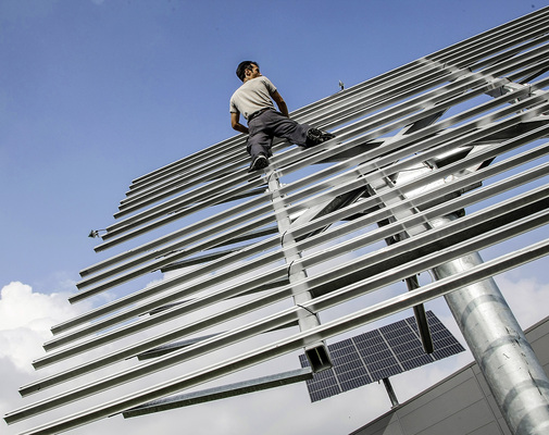 <p>
</p>

<p>
Der Preisverfall bei den Solarmodulen machte die Tracker in Deutschlandunwirtschaftlich. Das dürfte sich wieder ändern – durch den Eigenverbrauch.
</p> - © Foto: Deger Energie

