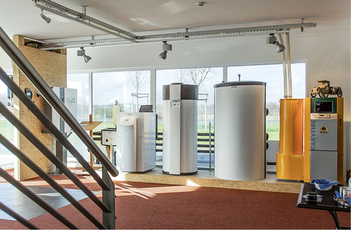 <p>
</p>

<p>
Im Erdgeschoss des neuen Firmenbaus von Priogo sind neben dem Empfangsbereich auch Wärmepumpen für die Gebäudeheizung ausgestellt.
</p> - © Fotos: Priogo/H.H.

