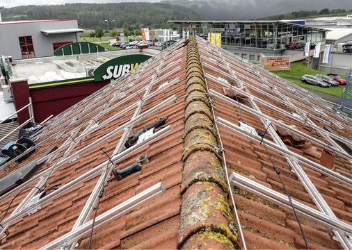 <p>
</p>

<p>
Dach eines Restaurants in Calw: Dort wurden 15 Kilowatt Solarleistung installiert.
</p> - © Foto: Gagstätter

