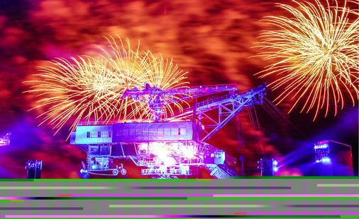 <p>
</p>

<p>
Beim Melt-Festival geht die Post ab: Feuerwerk und Musik statt Arbeitskluft und rußige Hände.
</p> - © Foto: Ferropolis

