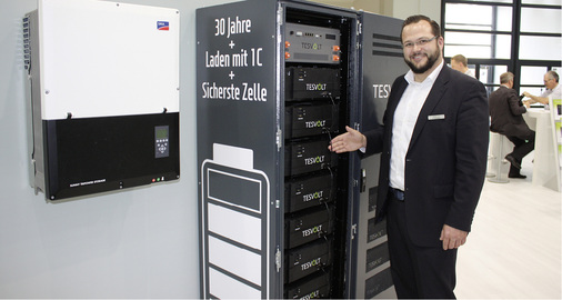 <p>
</p>

<p>
Mathias Zdzieblowski erläuterte die neuen Systeme des Wittenberger Speicheranbieters Tesvolt.
</p> - © Foto: HS

