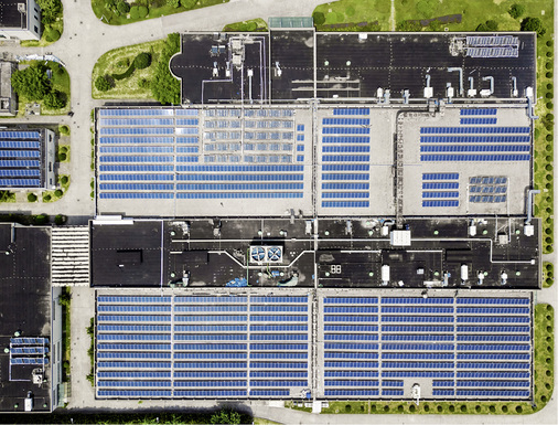 <p>
Vor allem bei größeren Anlagen ist der Gebäudeanschluss nicht immer ausreichend, um die Solarleistung abzunehmen. Dann muss ein separater Anschluss her.
</p>

<p>
</p> - © Foto: GettyImages/Sky_Blue

