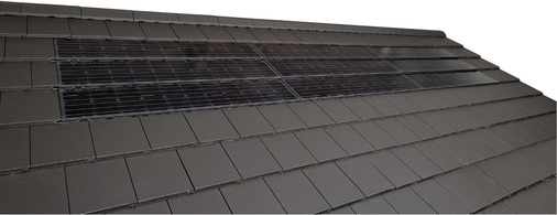 <p>
</p>

<p>
Ersetzen die solaren Elemente gleich mehrere Dachziegel, wird der Aufwand für die Verschaltung geringer.
</p> - © Foto: Braas

