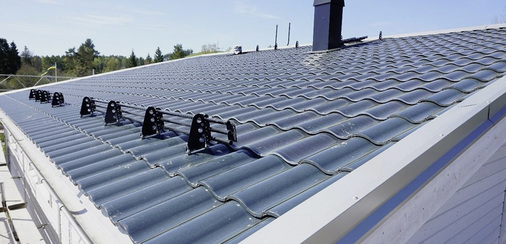 <p>
</p>

<p>
Dank Dünnschichttechnologie bekommt Hanergy auch gewellte solare Dachziegel hin..
</p> - © Foto: Hanergy

