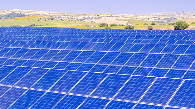 Yingli-Module in Villar de Canas (Cuenca), Spanien. Während der europäische Markt an Bedeutung verliert, wird der heimische für chinesische Solarfirmen immer interessanter. - © Yingli Green Energy
