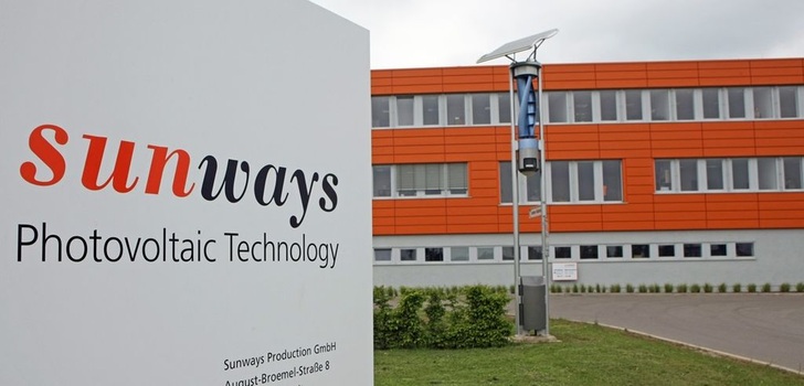 Auch in der Produktionshalle von Sunways im thüringischen Arnstadt geht es weiter. - © Sunways Photovoltaic
