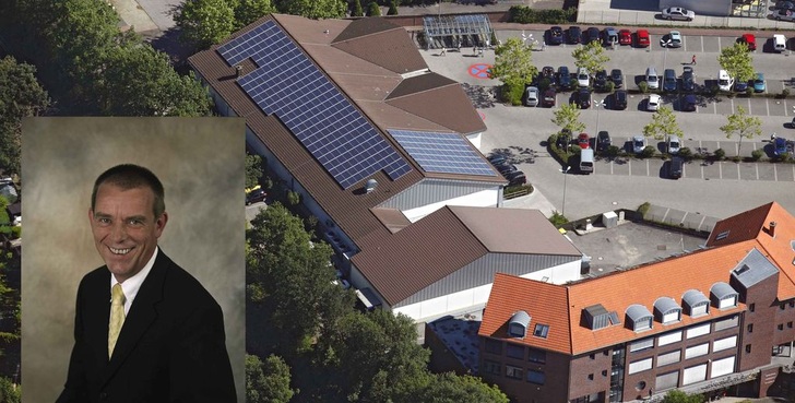 Klaus Hasenbeck betreut bei Centrosolar die gewerblichen Photovoltaikkunden. - © Centrosolar
