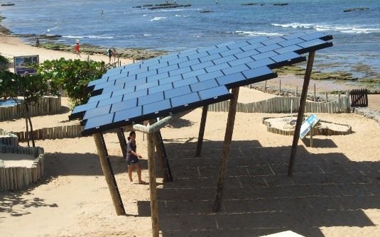 Anfang September dieses Jahres weihte Donauer Solar diese Solarpagola im Forschungszentrum für Meeresschildkröten im brasilianischen Praia do Forte ein. - © Donauer Solar
