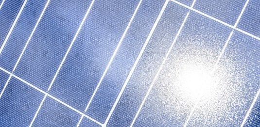 In den Lötbändchen der Solarmodule ist meist Blei enthalten. - © TÜV Rheinland
