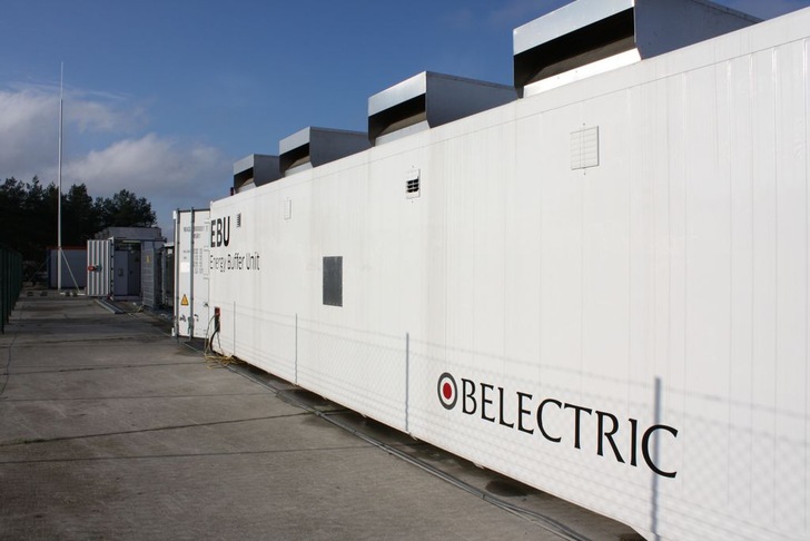 Die Energy Buffer Unit (EBU) lässt sich nun auch an anderen Standorten installieren. - © Heiko Schwarzburger
