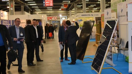 Zunehmend präsentiert sich auch die Photovoltaikbranche auf der Enex Nowa Energia in Kielce. - © Velka Botička
