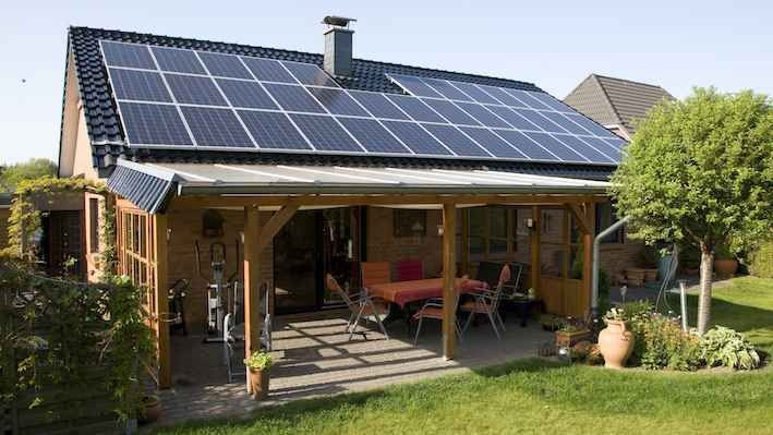 Immer mehr Kunden fragen nach einem Solardach. - © Conergy
