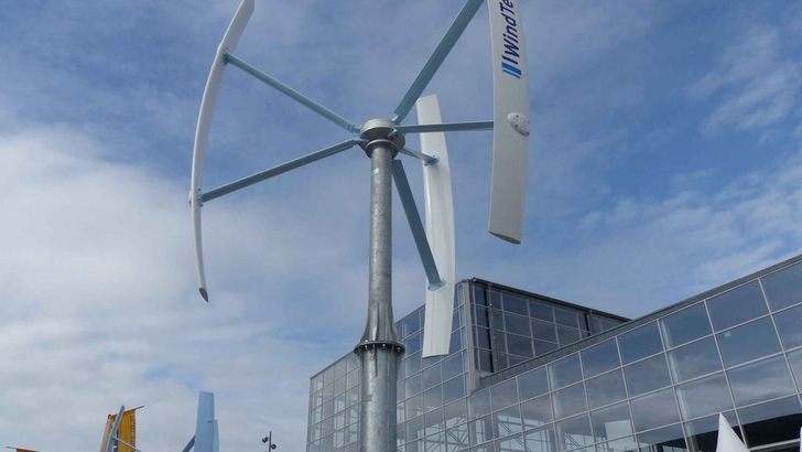 Die Messehalle im nordfriesischen Husum beherbergt auch in diesem Jahr wieder das internationale Kleinwindtreffen: den World Summit for Small Wind. - © nhp
