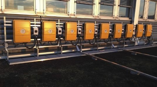 Die Betreiber von Anlagen mit Solar Max Wechselrichtern werden auch weiterhin auf den Reparaturservice des Schweizer Herstellers zurückgreifen können. - © Sputnik Engineering
