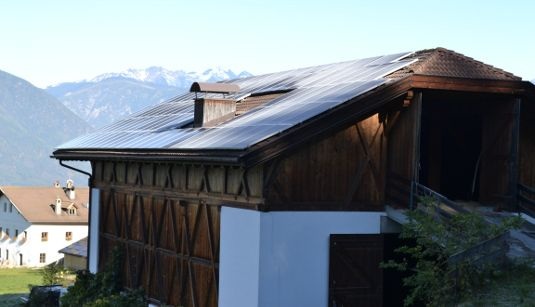 Fenaco will die Dächer der Schweizer Landwirtschaftsbetriebe mit Photovoltaikanlagen bestücken. - © Velka Botička
