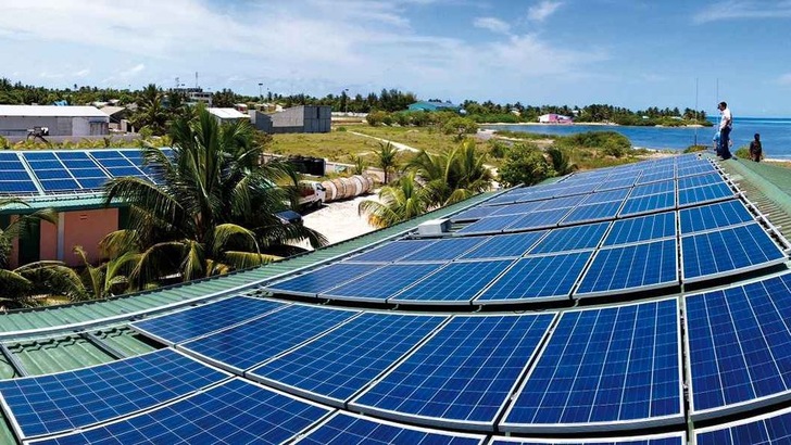 Für Gewerbekunden oft interessant: ein Hybridsystem mit Photovoltaik. - © Solar Promotion
