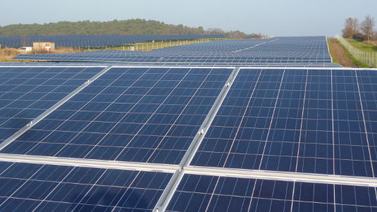 Rein rechnerisch kann der Solarpark fast drei Viertel des Strombedarfs von Neukalen decken. - © Krannich Solar
