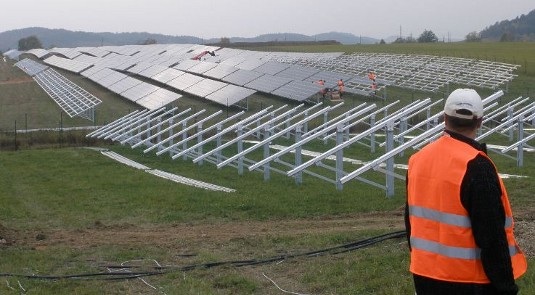 Der Zubau in Deutschland geht schleppend voran. Deshlab fordert die Branche, den Deckel für Solarparks endlich zu lüften. - © Juwi
