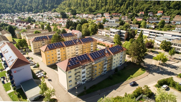 Wie hier in Eberbach zwischen Rhein und Neckar wird auch der neue Sozialwohungsbau in München eine Photovoltaikanlage bekommen. Den Strom verbrauchen die Mieter. - © Wirsol
