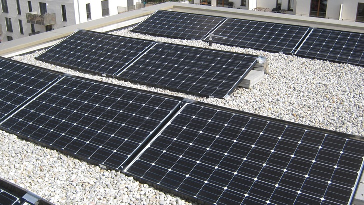 Photovoltaikanlage auf dem Dach des Domagkpark in München. - © MR SunStrom GmbH
