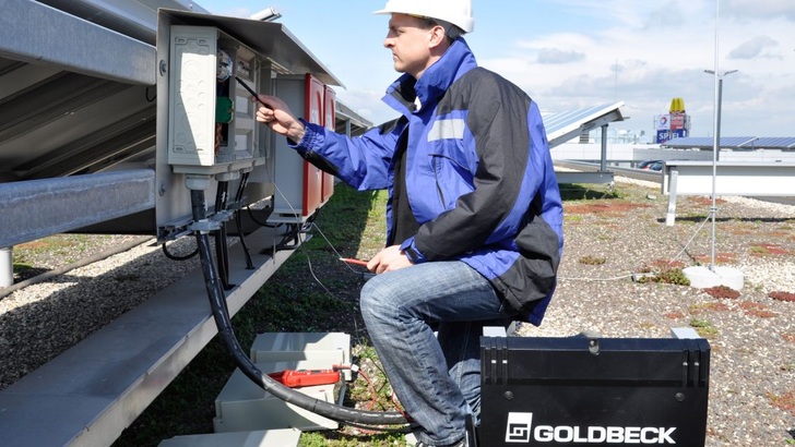 Die Wartung von Solaranlagen ist ein wichtiges Standbein des Geschäfts. - © Goldbeck Solar

