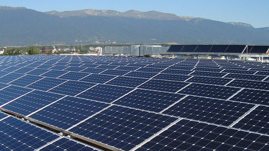 In Zukunft müssen die Betreiber großer Solaranlagen ihren Strom selbst vermarkten. Zusätzlich bekommen sie noch eine Einspeiseprämie. - © Tritec
