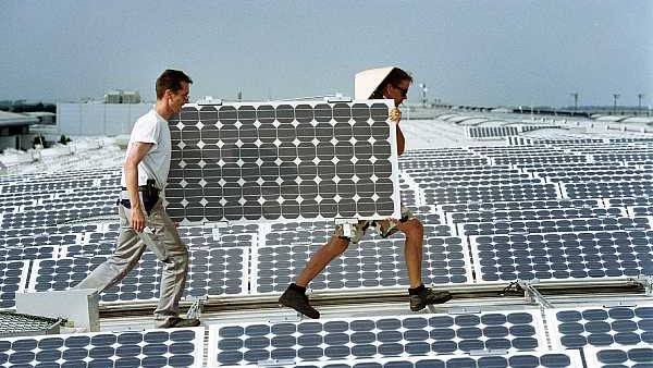 Ohne kompletten Umstieg auf erneuerbare Energien wird es nichts mit der Umsetzung der Klimaschutzziele, zu denen sich die Bundesregeirung verpflichtet hat. - © Phoenix Solar
