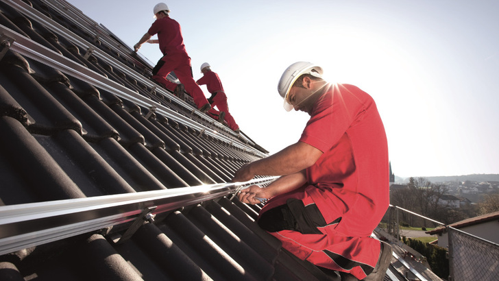 Der Branchenverband BSW Solar geht davon aus, dass die Installatuere im kommenden Jahr wieder vollere Auftragsbücher haben. - © IBC Solar
