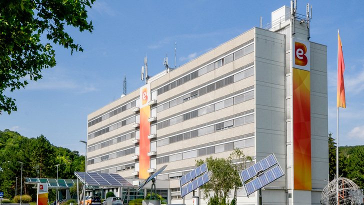 Die gesamte Verwaltung des eingespeisten und aus dem Netz bezogenen Solarstroms übernimmt die Zentrale von Energie Burgenland in Eisenstadt. - © Energie Burgenland
