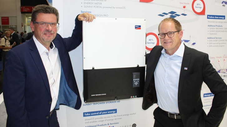 Im Interview: Jürgen Reinert, CTO von SMA (re.), und Volker Wachenfeld, Vizepräsident für Batteriesysteme. - © HS

