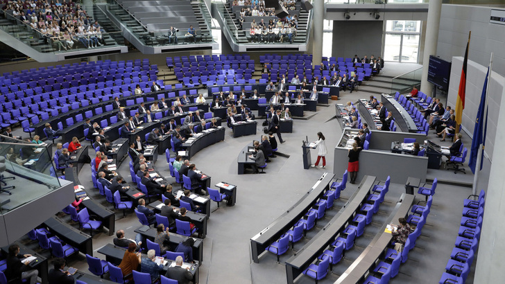 Der Abstimmung ging eine hitzige Debatte im Bundestag voraus. - © Deutscher Bundestag/Thomas Köhler/photothek.net
