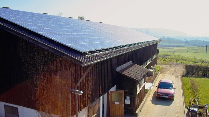 Die ersten Solaranlagen fallen in den nächsten Jahren aus der EEG-Förderung. - © Fraunhofer ISE/Foto: triolog
