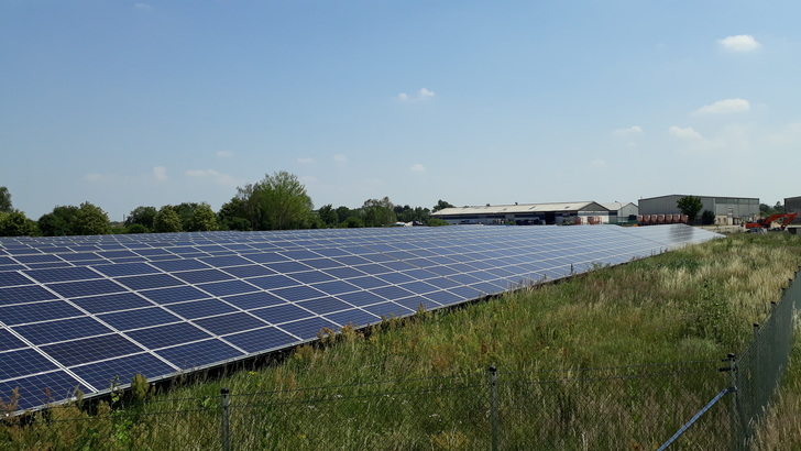 Ein THEE-Solarpark in Salzwedel. - © THEE/DGS
