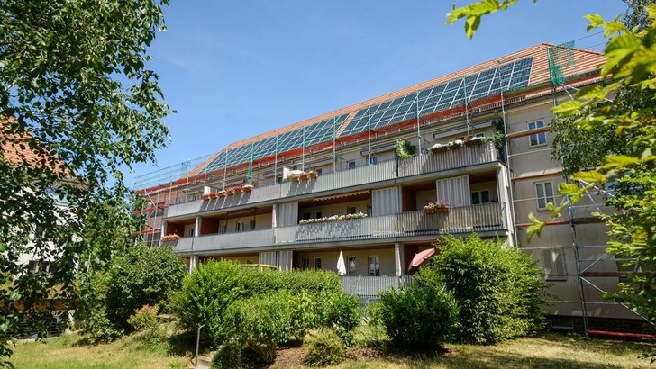 Photovoltaikstrom vom Dach an Mieter verkaufen: das ist derzeit ein kompliziertes Geschäftsmodell. - © Vonovia
