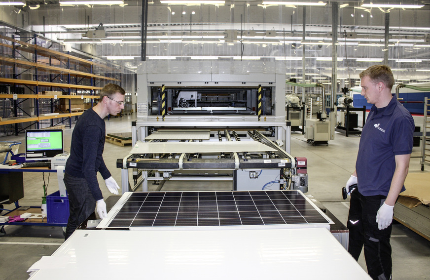 Endfertigung bei der Sonnenstromfabrik in Wismar.