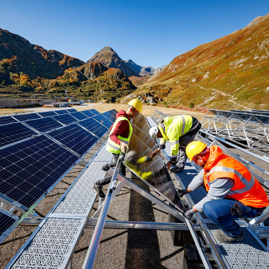 Das Kraftwerk liefert rund 800.000 Kilowattstunden Strom aus einer Fläche von 2.240 Quadratmetern.