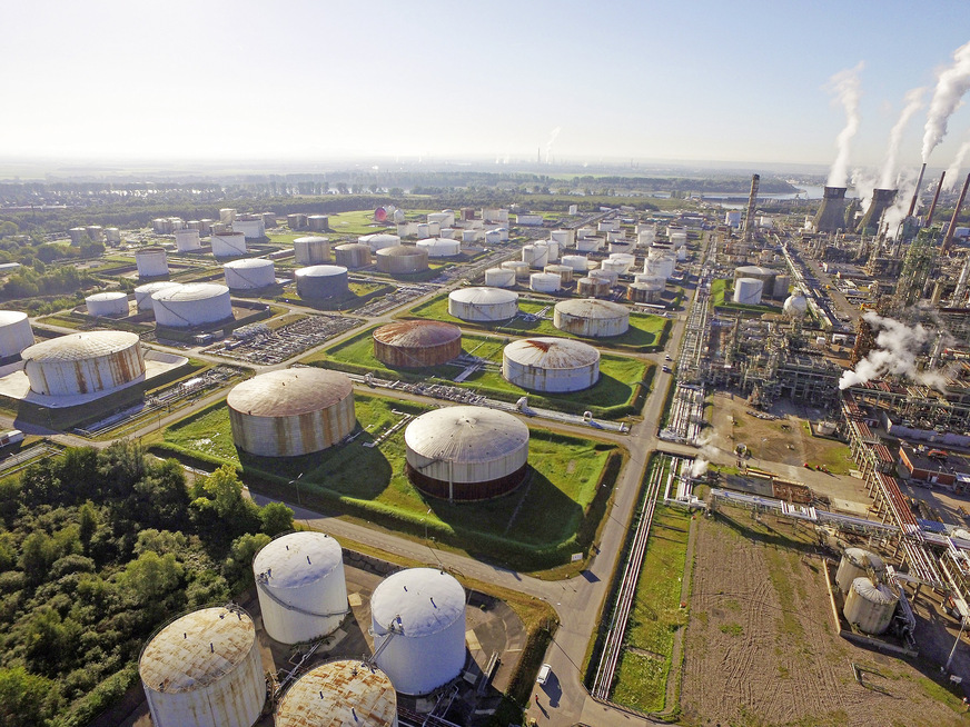 Tankanlagen des Werks Godorf der Rheinland Raffinerie.