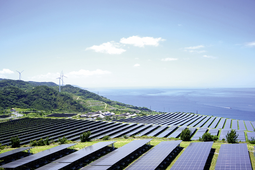 Die Solarparks werden immer größer. Die Anforderungen an die Komponenten wachsen.