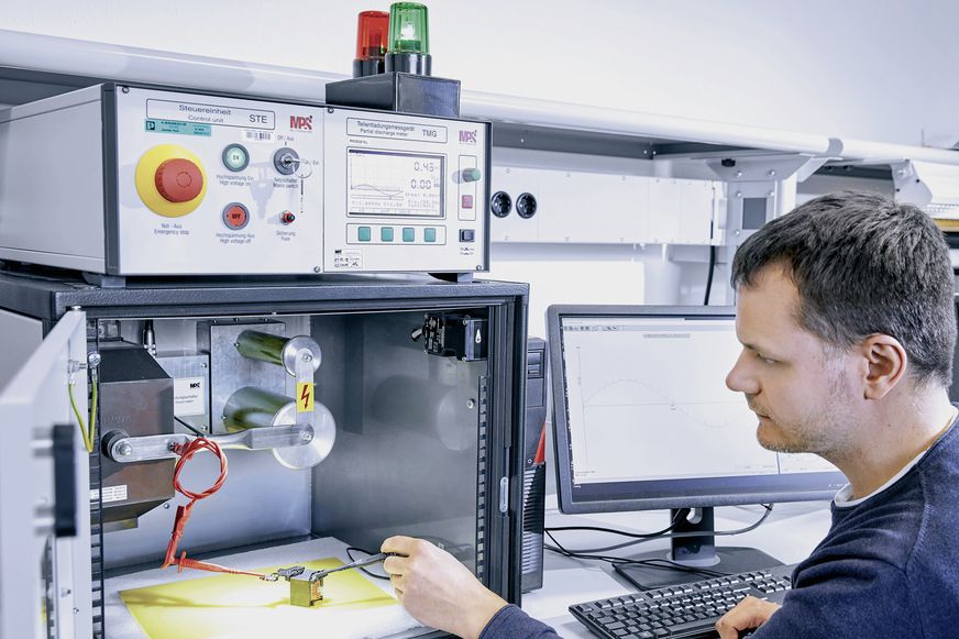 Bei Phoenix Contact Power Supplies in Paderborn erfolgt die Teilentladungsprüfung als Typ- und Stückprüfung.