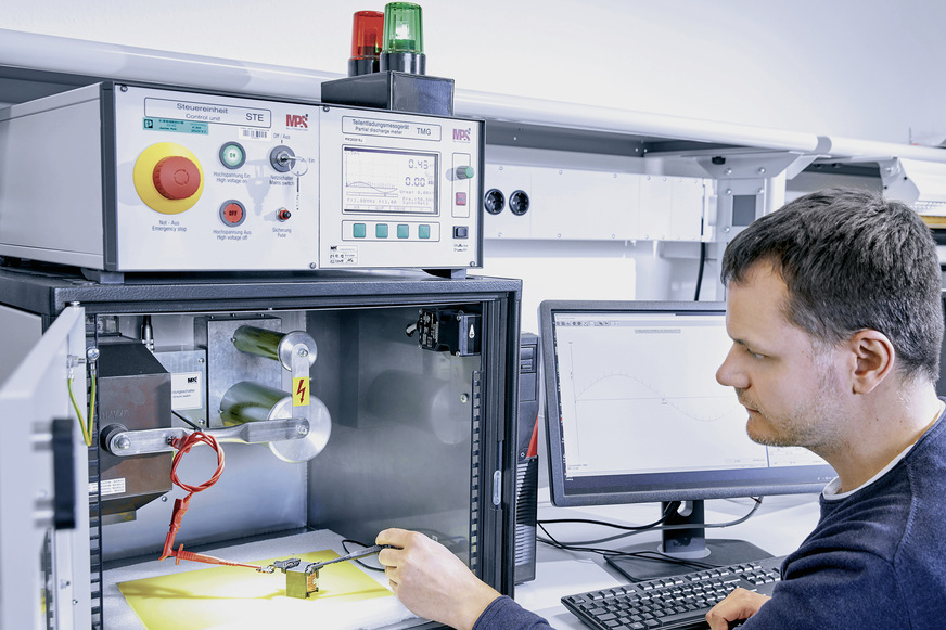 Bei Phoenix Contact Power Supplies in Paderborn erfolgt die Teilentladungsprüfung als Typ- und Stückprüfung.
