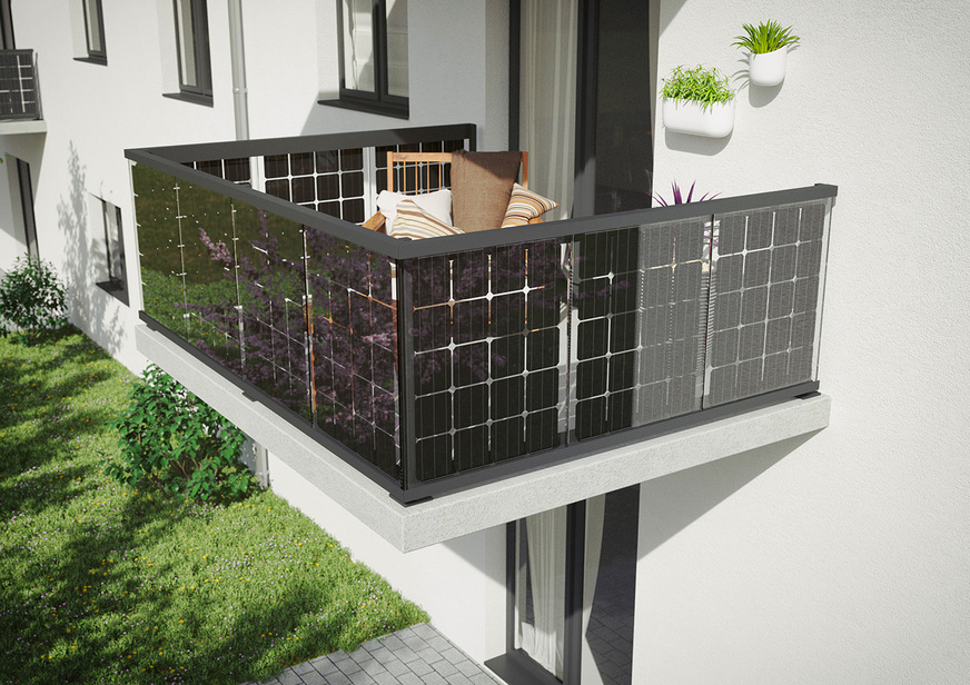 Integrierte Solarmodule im Neubau: Balkonanlage von der Firma Carportwerk.