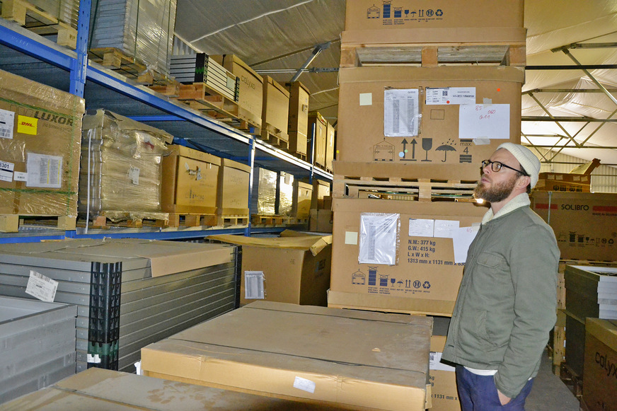 Module bis unter die Decke: Im Lager von Secondsol haben sich inzwischen 80.000&nbsp;Paneele angesammelt. Ein großer Teil ist fabrikneu.