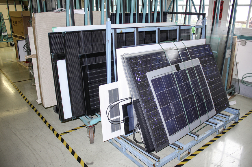 In mehr als 25 Jahren sind bei GES in Korbußen viele Generationen von Solarmodulen durch die Werkstatt gegangen.