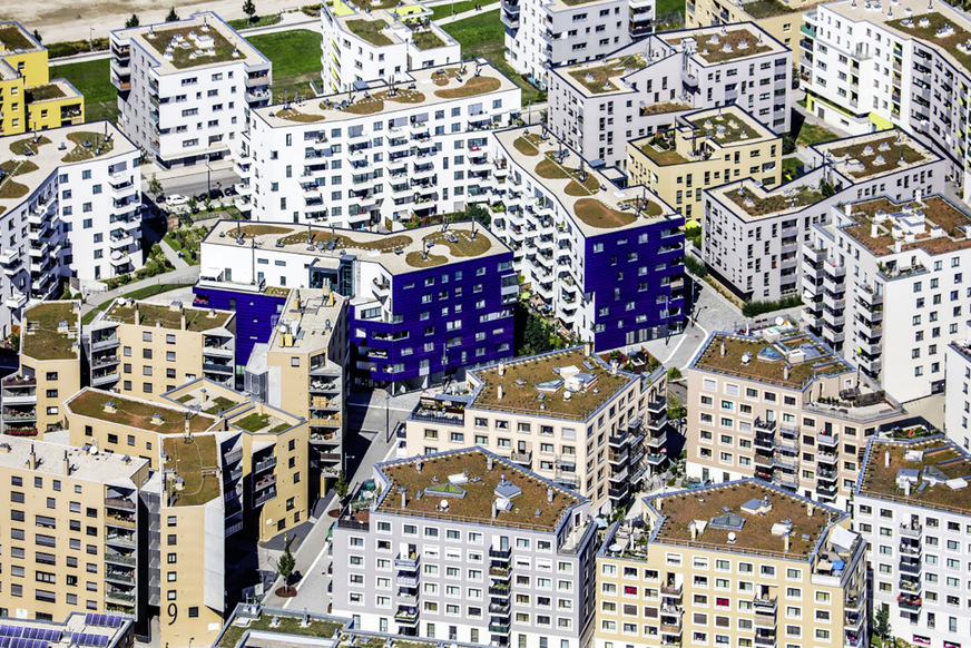 Die Seestadt Aspern in Wien könnte zur Blaupause für die Stadt der Zukunft werden – auch wenn die Potenziale der Photovoltaiknutzung längst nicht ausgeschöpft sind.