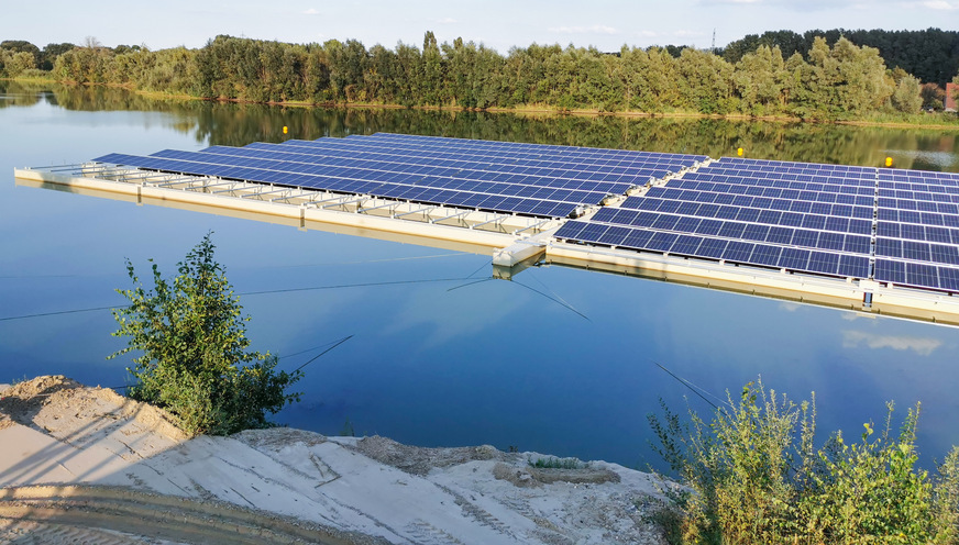 Rheinland Solar hat in Vorselaer in NRW eine schwimmende Anlage installiert.