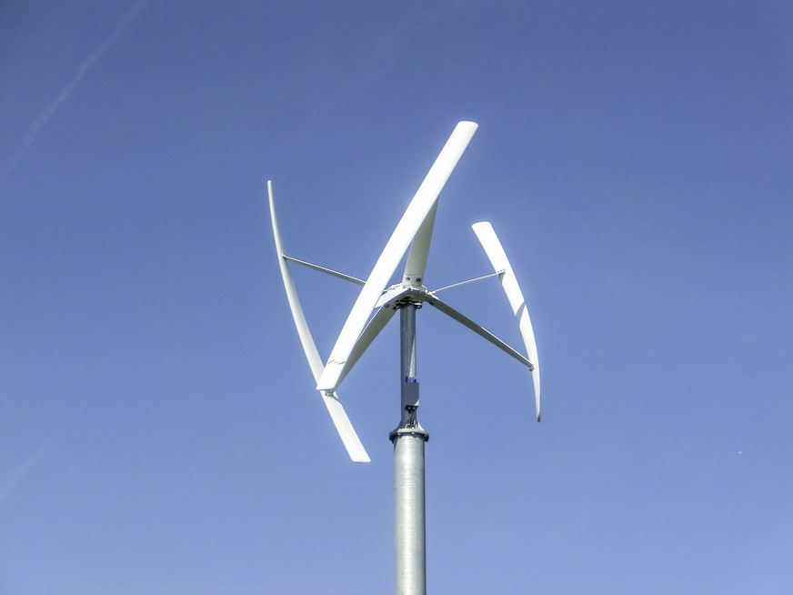 Kleinwindanlagen mit vertikaler Rotorachse kommen aufgrund ihres futuristischen Aussehens gut an.
