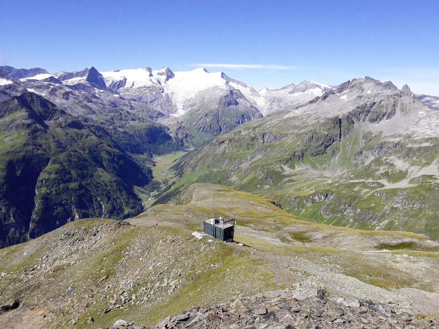 Solche dezentralen Stationen bilden ein sicheres Mobilfunknetz in den Alpen in Tirol.