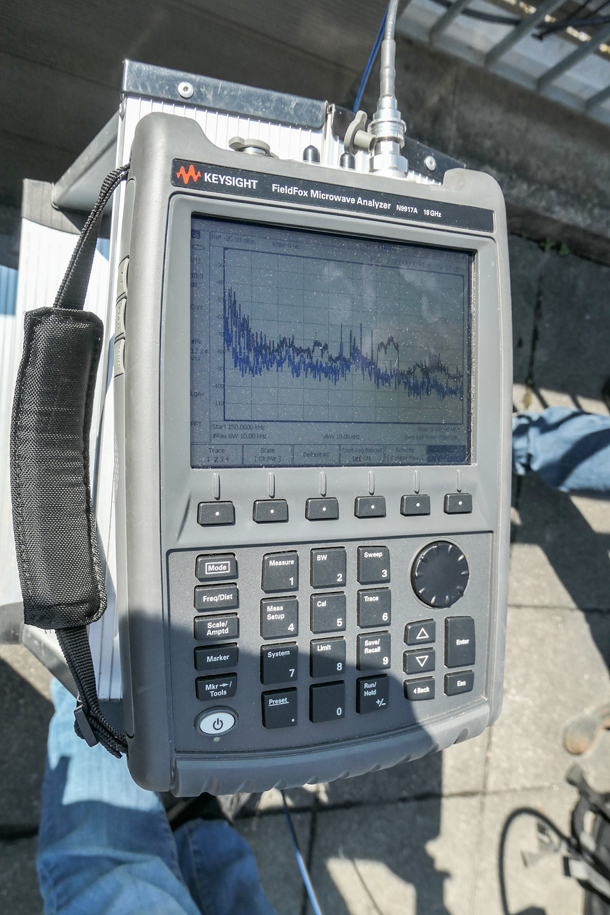 Keine Störpegel: Die Mikrowechselrichter erwiesen sich als EMV-konform.